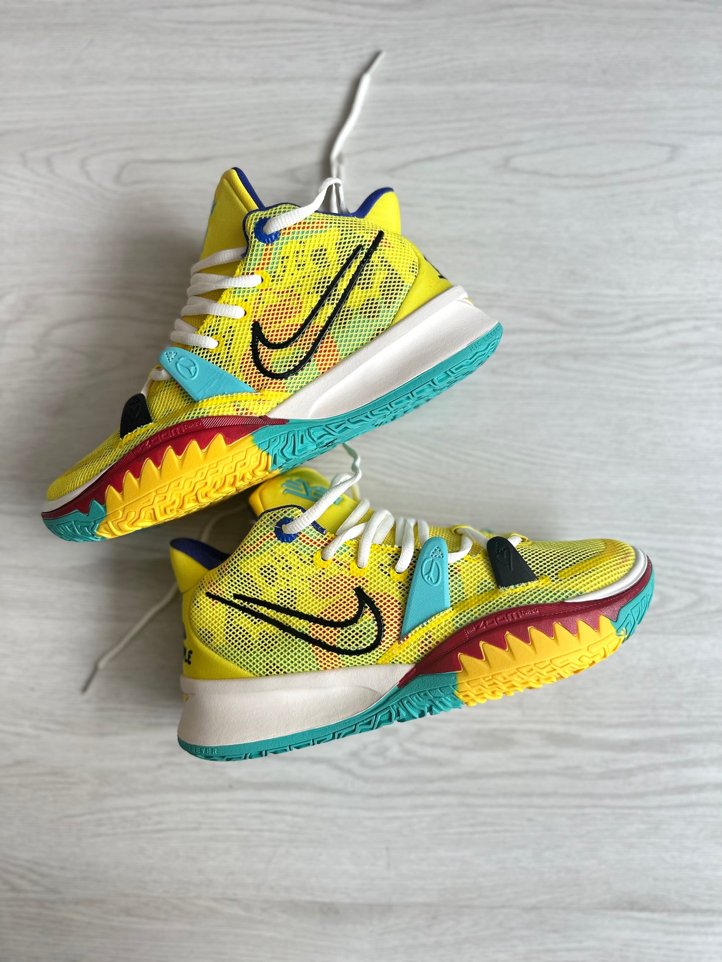 NIKE KYRIE
