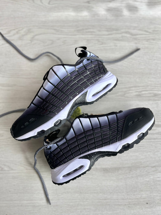 NIKE SUNDER | NEGRA BLANCA