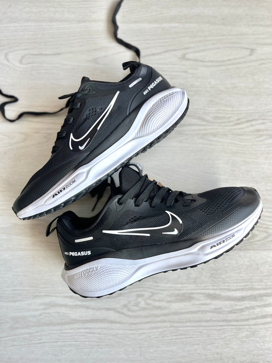NIKE AIR ZOOM PEGASUS | NEGRA