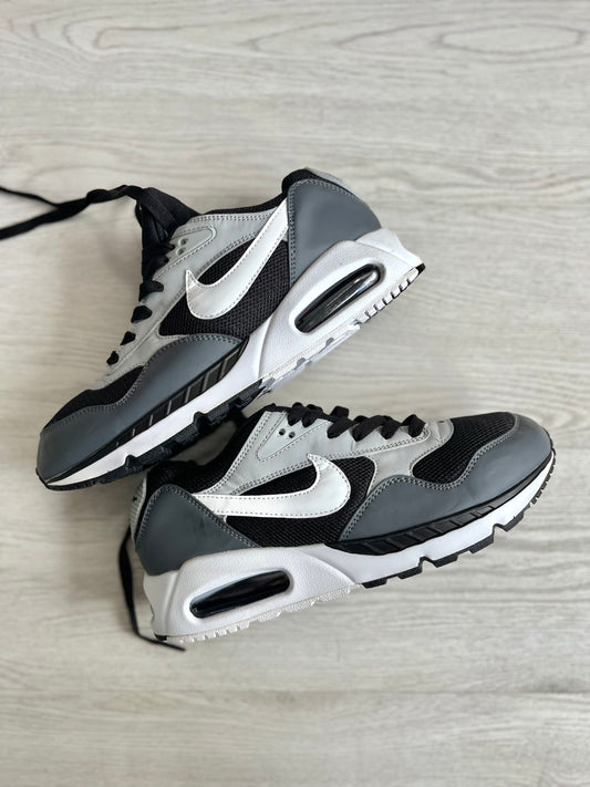 NIKE CORRELATE | GRIS NEGRA
