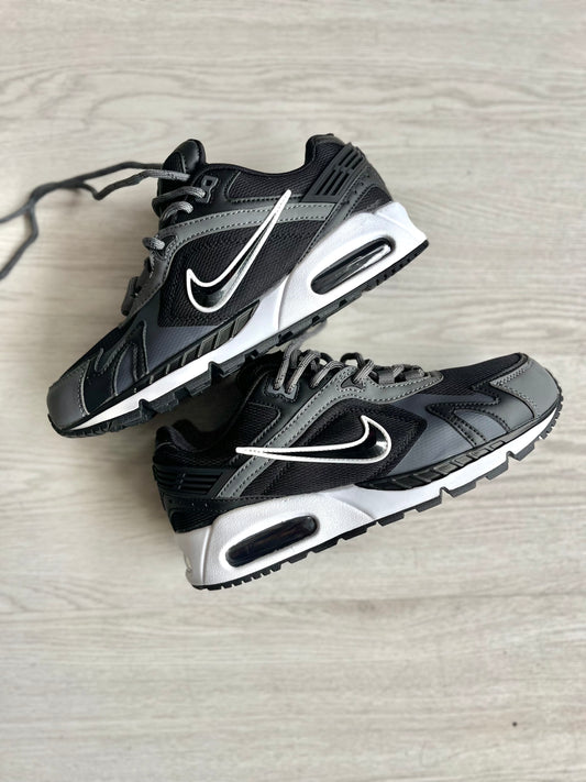 NIKE CORRELATE | NEGRO GRIS